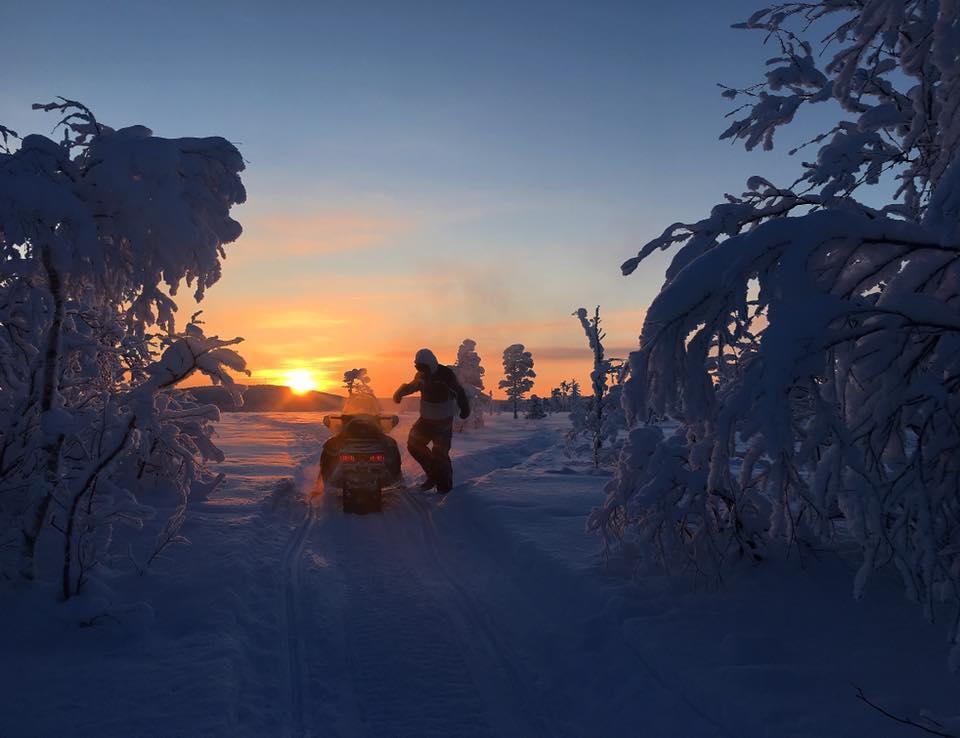 Camp Caroli Wooden Cabins Jukkasjärvi エクステリア 写真