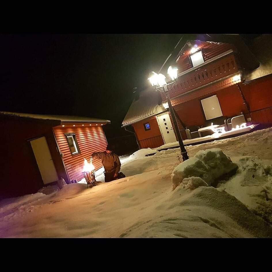 Camp Caroli Wooden Cabins Jukkasjärvi エクステリア 写真